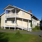 Majatalo Myotatuuli 3* Pitkajarvi (Southern Finland)