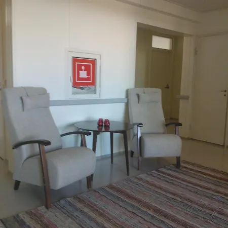 게스트하우스 Majatalo Myoetaetuuli Pitkajarvi (Southern Finland)